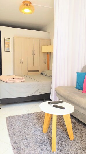 2 bedrooms, desk, iron/ironing board, WiFi