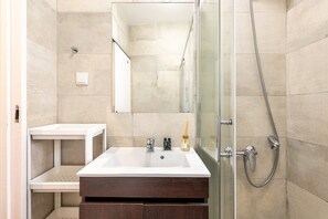 Ducha, secador de pelo, toallas