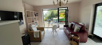 Lakeside Apartment Retreat in Oughterard Connemara