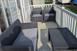 Terrace/patio - Beachcomber Cabin, Dog Friendly - Anderby Creek (Anderby)