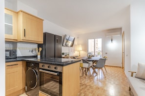 Kühlschrank, Mikrowelle, Geschirrspüler