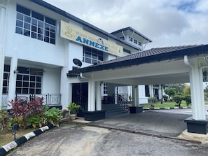 Front of property - Hotel O Annexe Rest House (Kuantan)