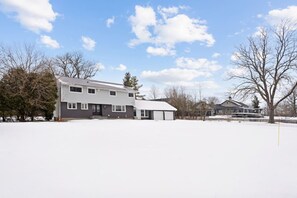 Exterior - River Front 7BR House | Family Haven | Sleeps 14! (Fort Erie)