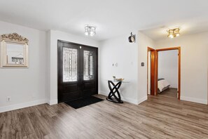 Interior - River Front 7BR House | Family Haven | Sleeps 14! (Fort Erie)