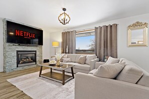 TV, fireplace - River Front 7BR House | Family Haven | Sleeps 14! (Fort Erie)