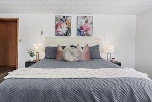 7 bedrooms, desk, iron/ironing board, WiFi