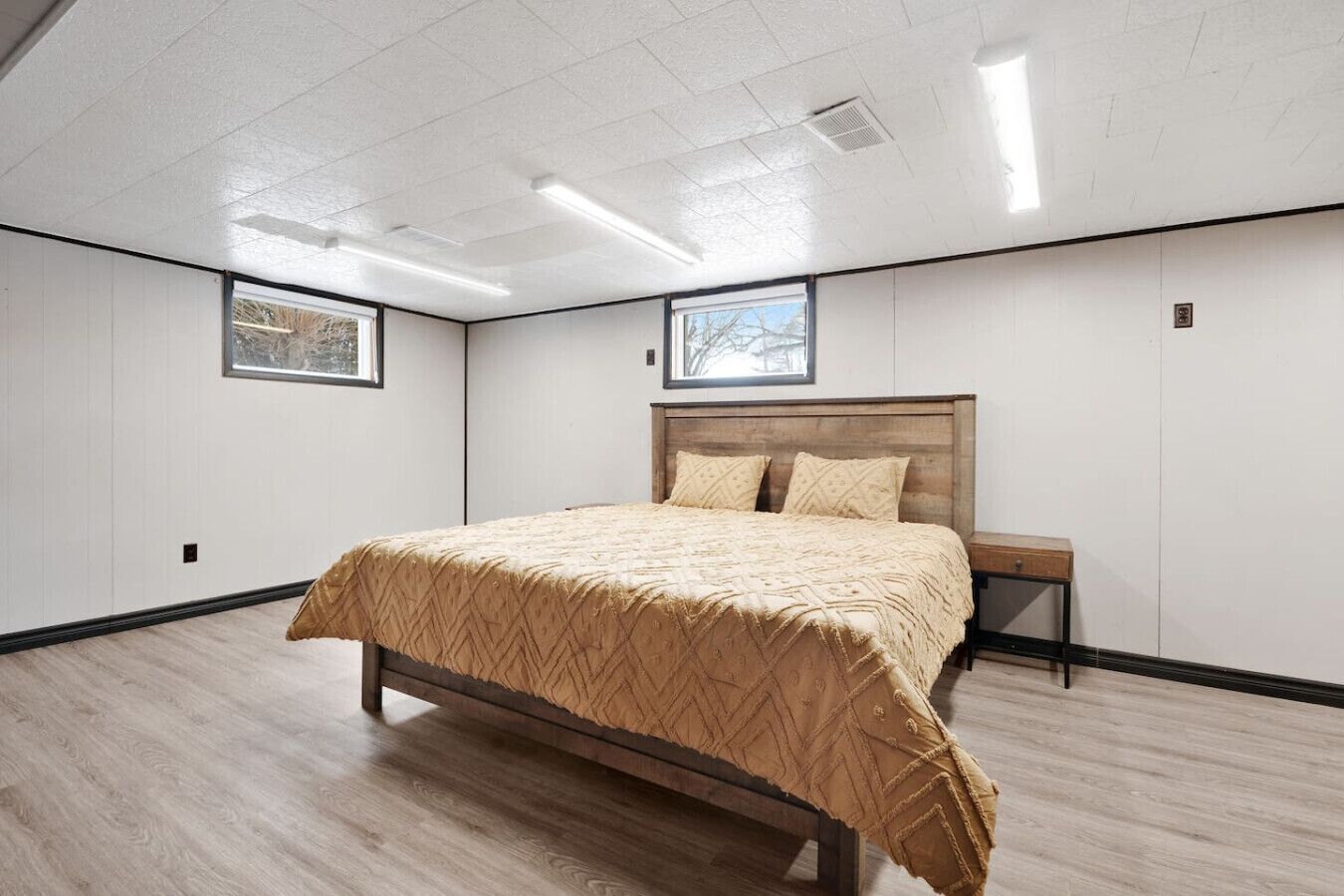 7 Schlafzimmer, Schreibtisch, Bügeleisen/Bügelbrett, WLAN