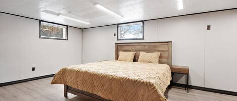 7 Schlafzimmer, Schreibtisch, Bügeleisen/Bügelbrett, WLAN