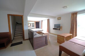 Familienzimmer, Mehrere Betten | Schreibtisch, kostenloses WLAN, Bettwäsche
