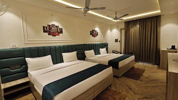 Family Suite | In-room safe, desk, iron/ironing board, free WiFi