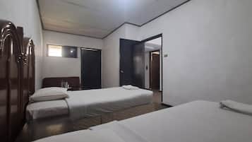 Kamar Keluarga | Meja kerja, Wi-Fi gratis, dan seprai linen