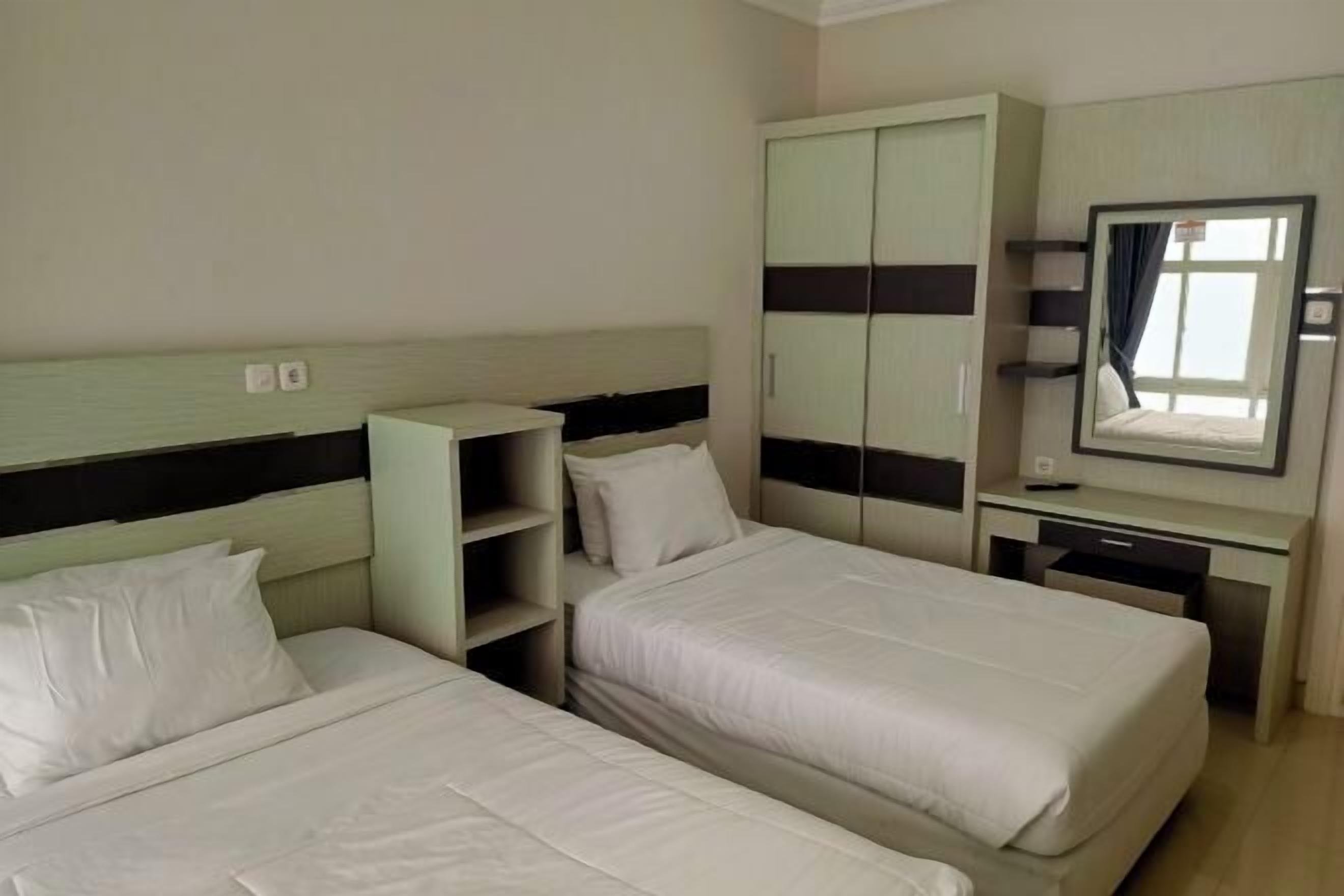 Desk, free WiFi, bed sheets