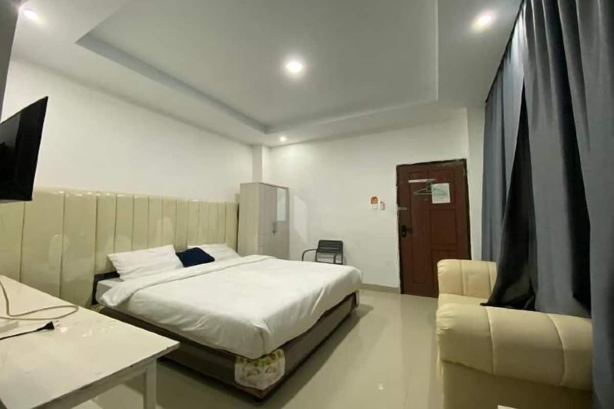 Free WiFi, bed sheets