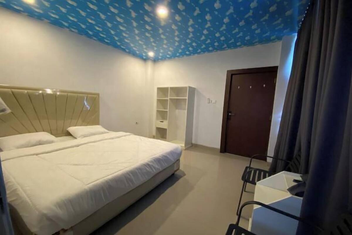 Free WiFi, bed sheets