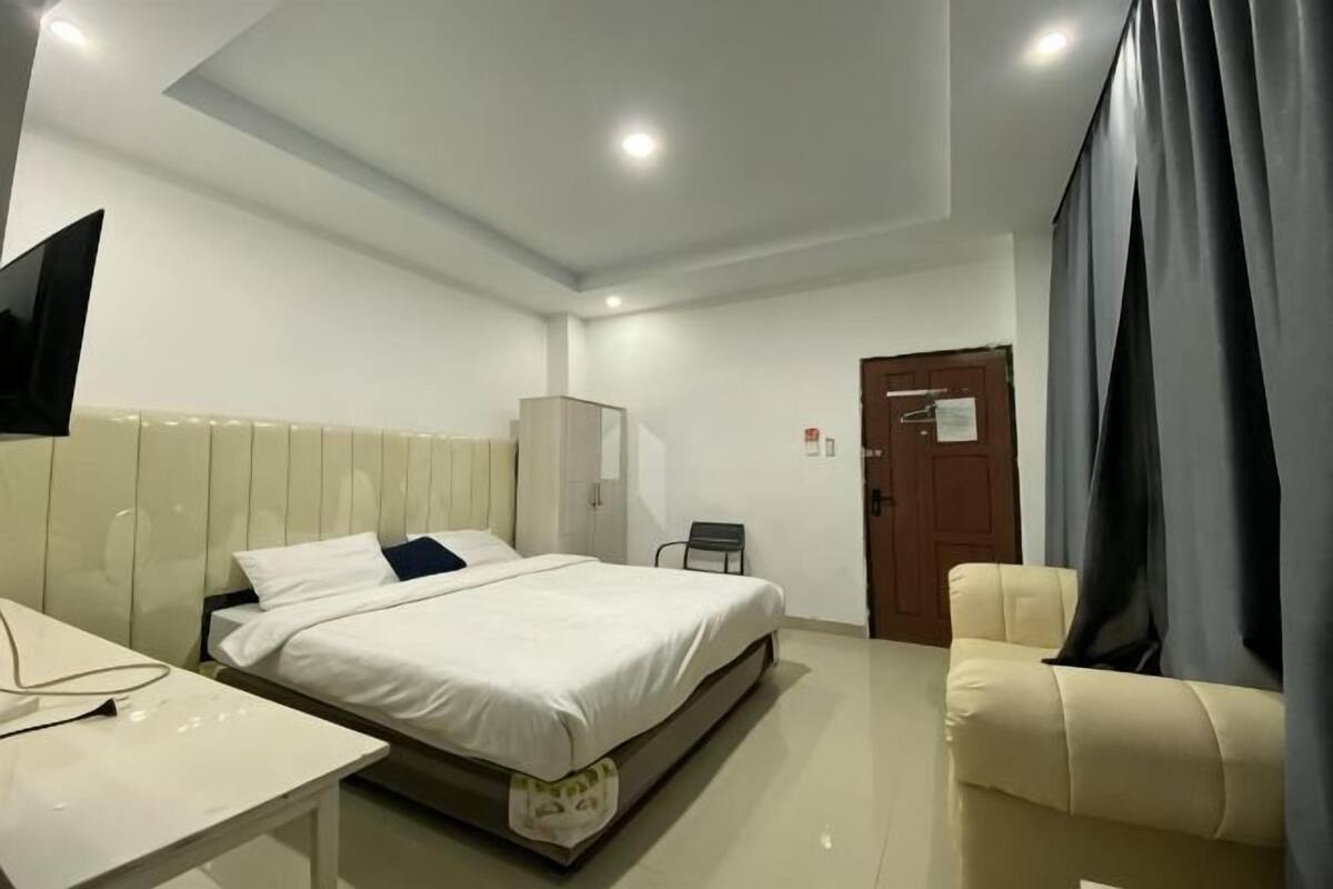 Free WiFi, bed sheets