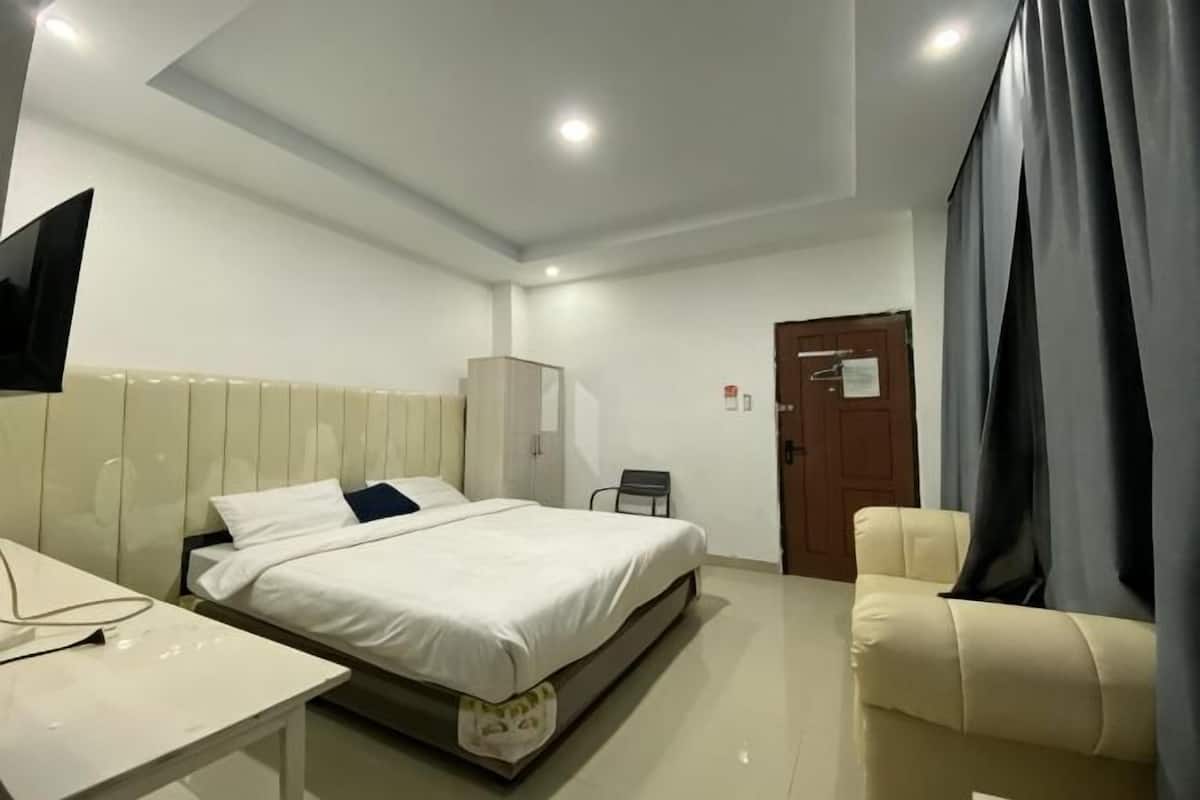Free WiFi, bed sheets