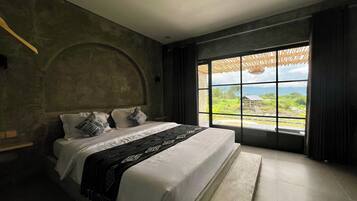 Suite | Desk, iron/ironing board, free WiFi, bed sheets