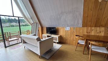 Premier Villa | 1 bedroom, desk, free WiFi, bed sheets