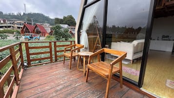 Premier Villa | Balcony