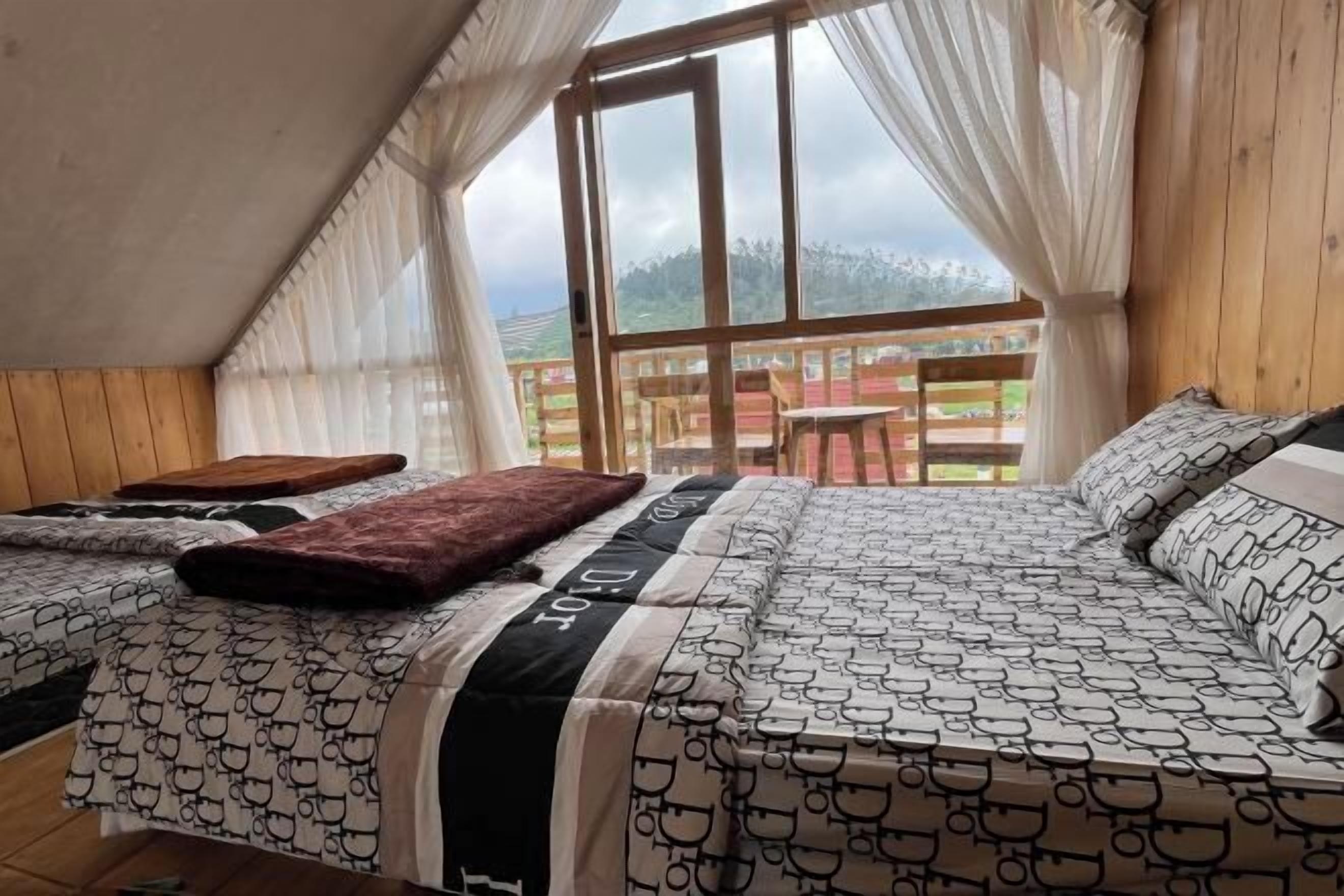 1 bedroom, desk, free WiFi, bed sheets