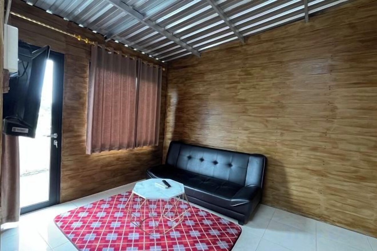 Living area | Flat-screen TV