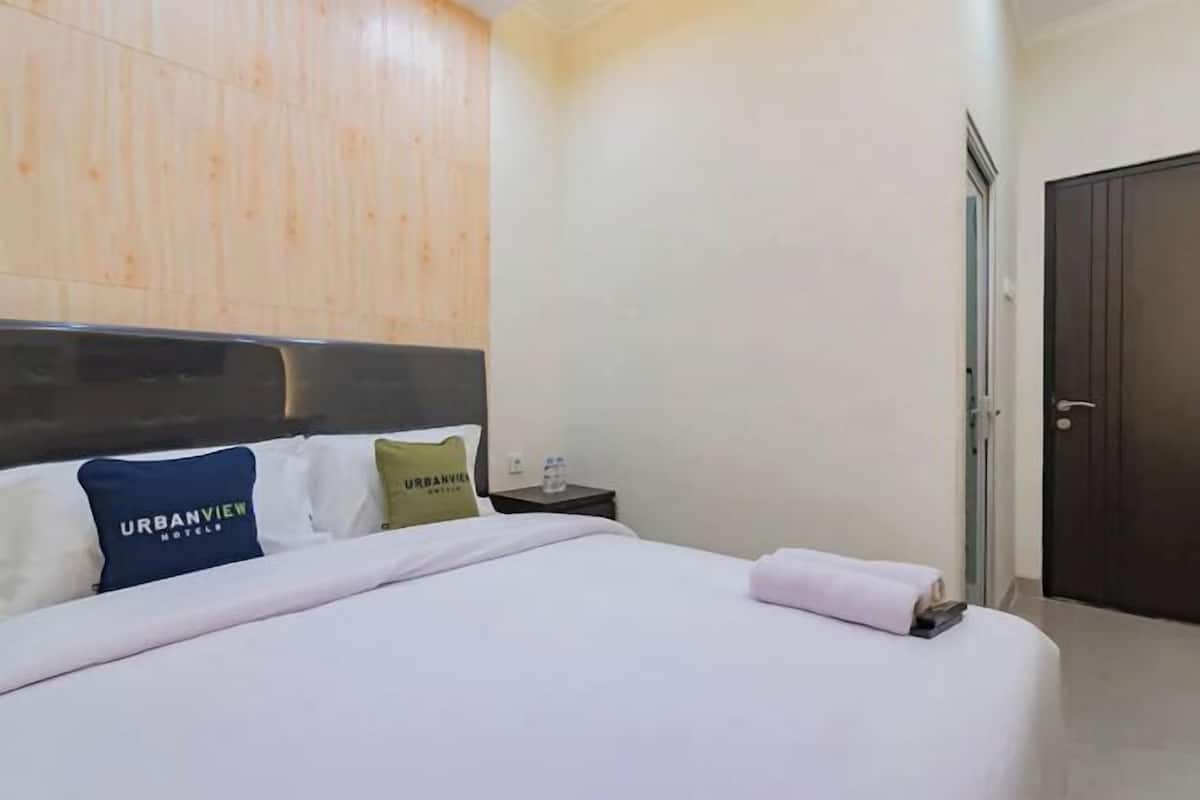 Escritorio, wifi gratis y ropa de cama