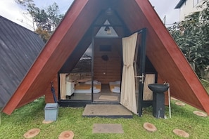 Tent | Desk, free WiFi, bed sheets - Mamifokobo Hotel & Glamping (Cipanas)