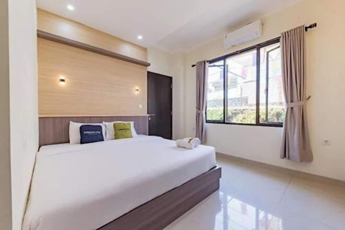 Escritorio, wifi gratis y ropa de cama