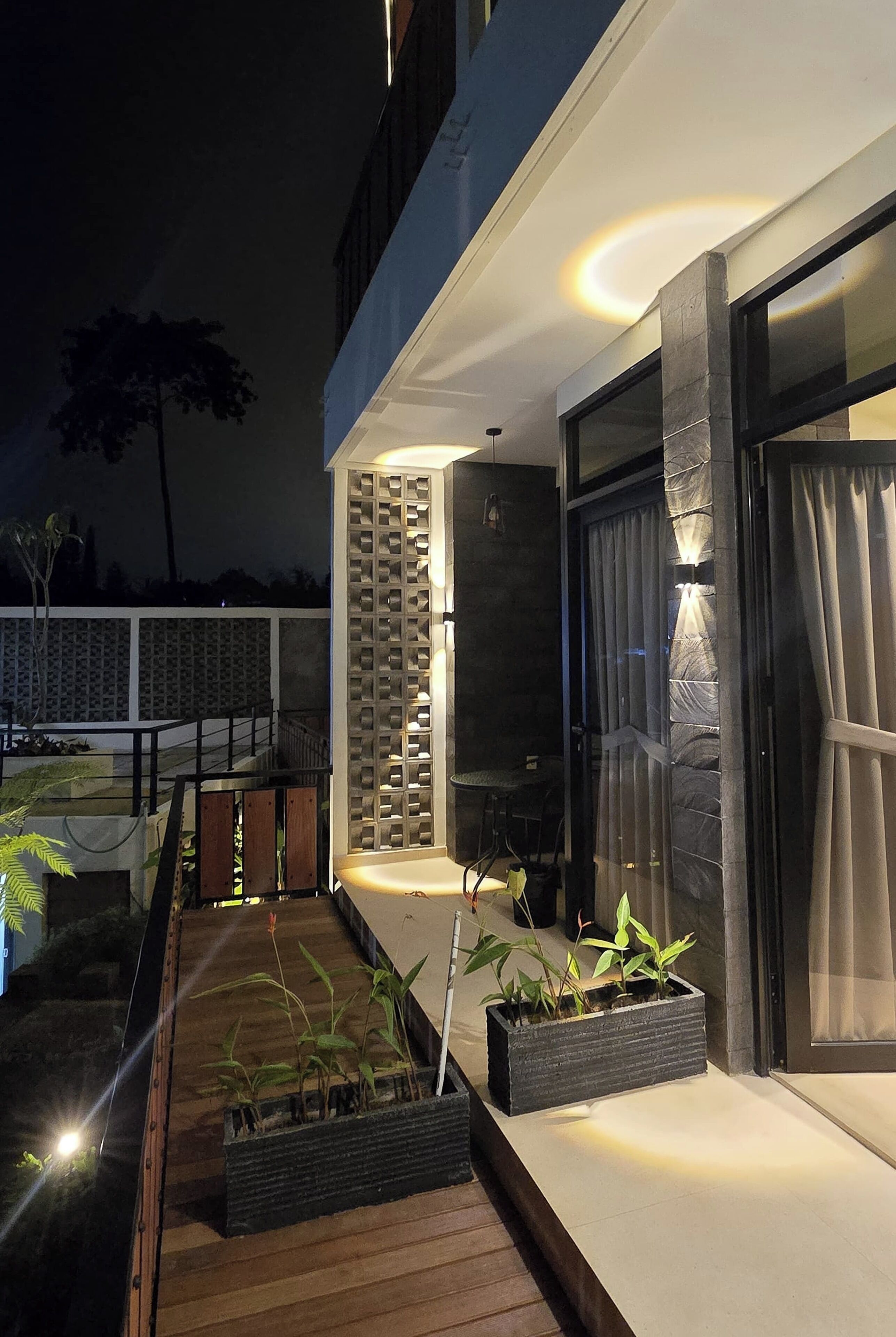 Family Room | Desk, free WiFi, bed sheets