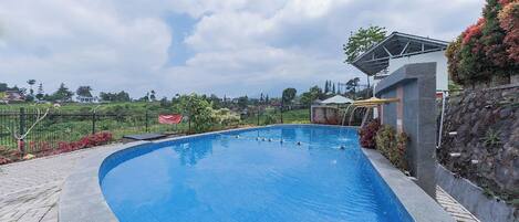 Kolam renang terbuka