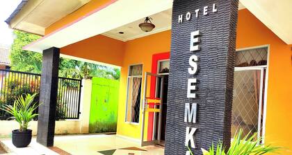 Esemka Hotel and Convention Kotabumi
