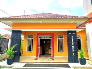 Front of property - Esemka Hotel and Convention Kotabumi (Kali Balangan)