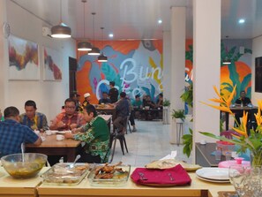 Restaurant - Esemka Hotel and Convention Kotabumi (Kali Balangan)