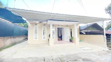Deluxe Villa | 1 bedroom, minibar, free WiFi, bed sheets
