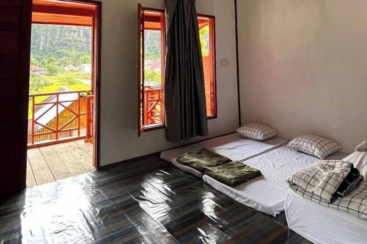 Desk, rollaway beds, free WiFi, bed sheets