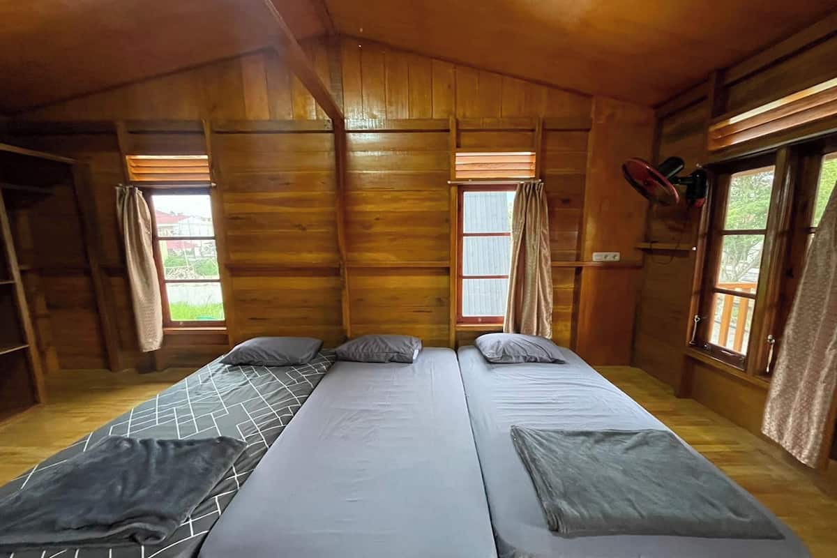 1 bedroom, iron/ironing board, WiFi (free), bed sheets