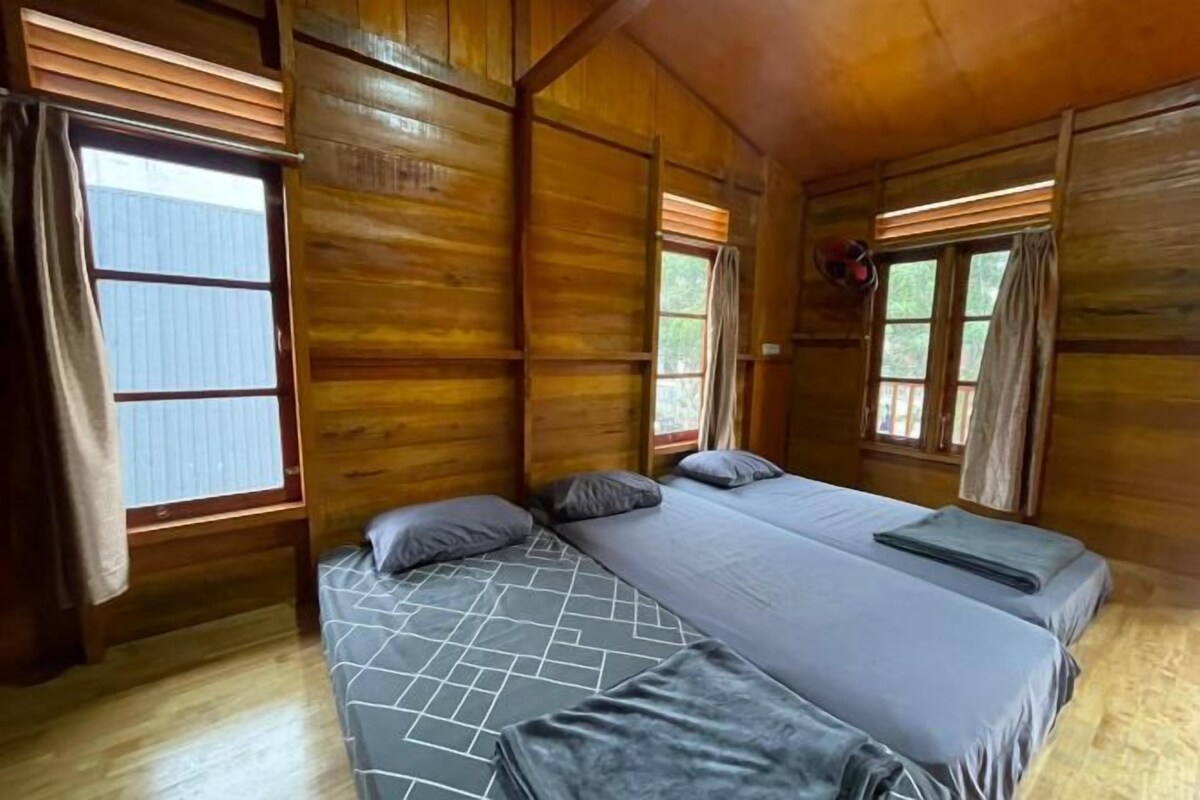 1 bedroom, iron/ironing board, WiFi (free), bed sheets