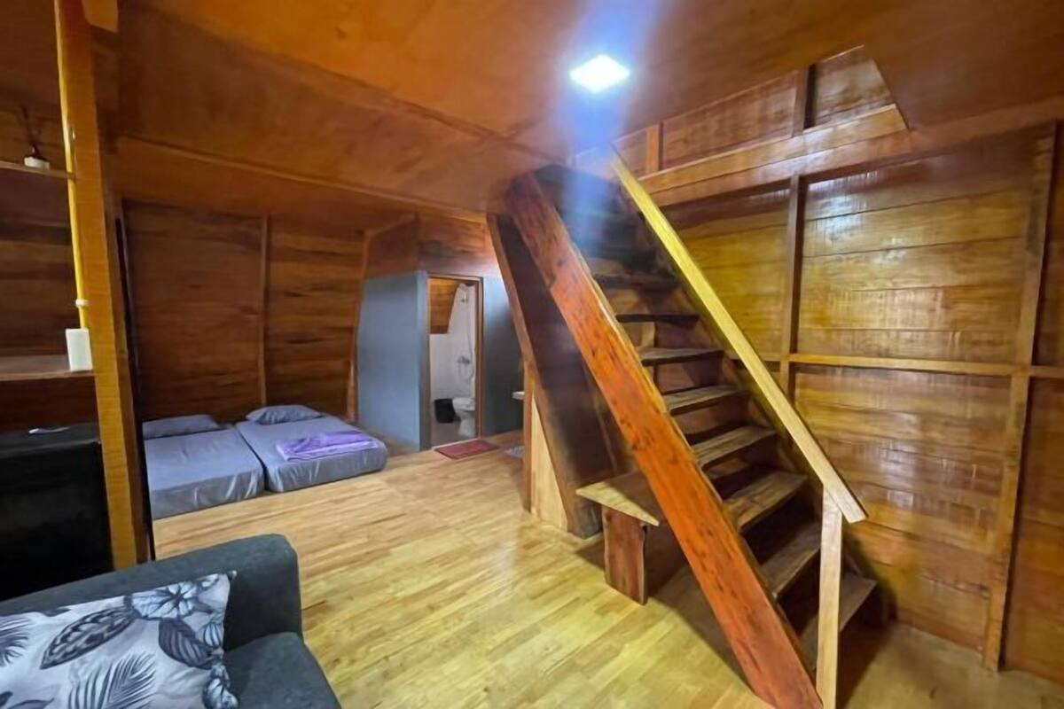 1 habitación, tabla de planchar con plancha, wifi gratis y ropa de cama 