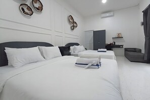 Suite | 1 bedroom, desk, free WiFi, bed sheets - House Of Marvilla (Depok)
