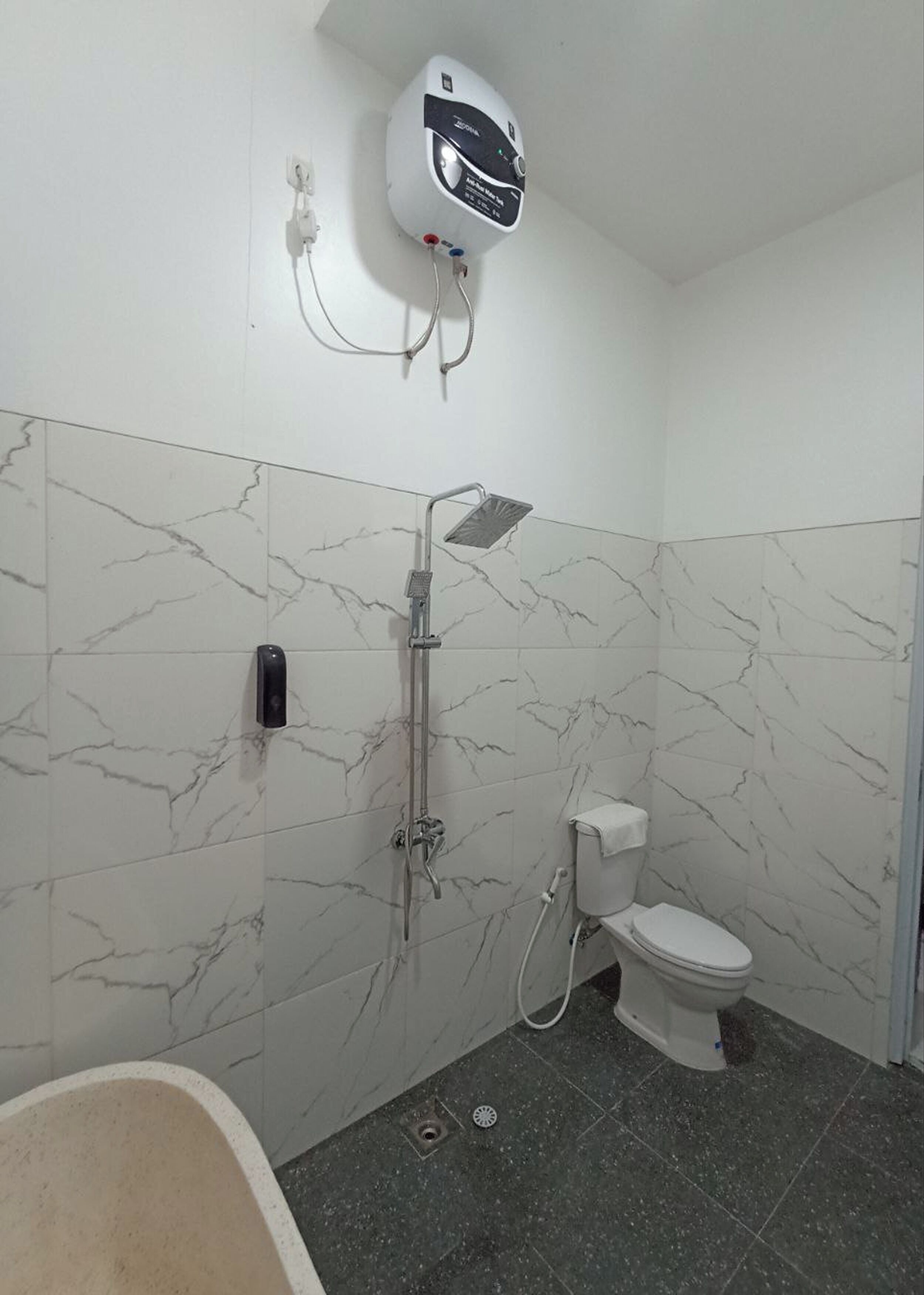 A bathroom with a shower, toilet, and a bathtub.