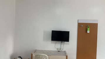 Standard Twin Room | Meja, Wi-fi percuma, cadar katil, akses kerusi roda