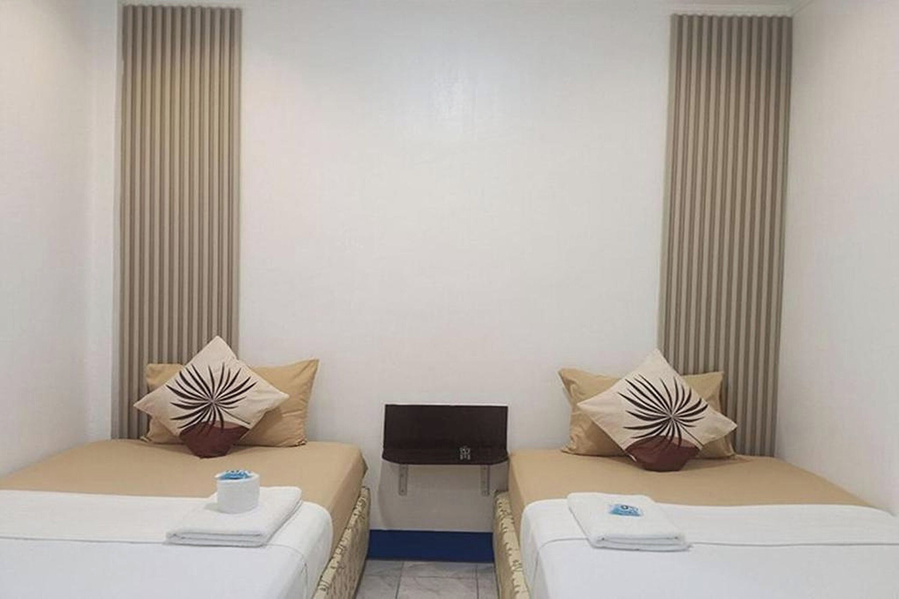 Desk, iron/ironing board, WiFi (free), bed sheets