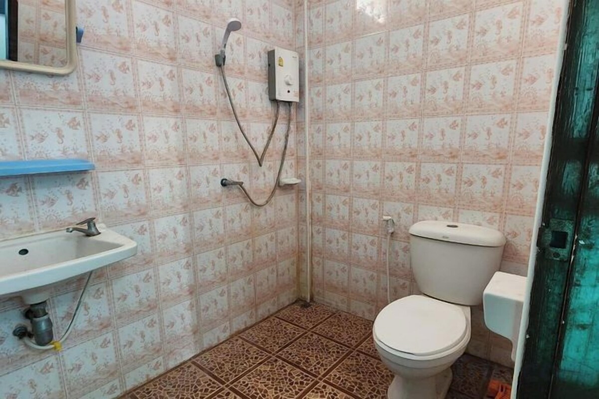 Baño | Ducha, artículos de higiene personal gratuitos, toallas y jabón