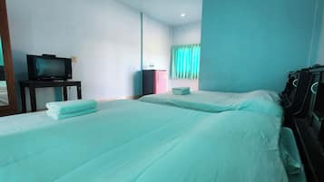 Familierom | Skrivebord, blendingsgardiner, wi-fi (inkludert) og sengetøy