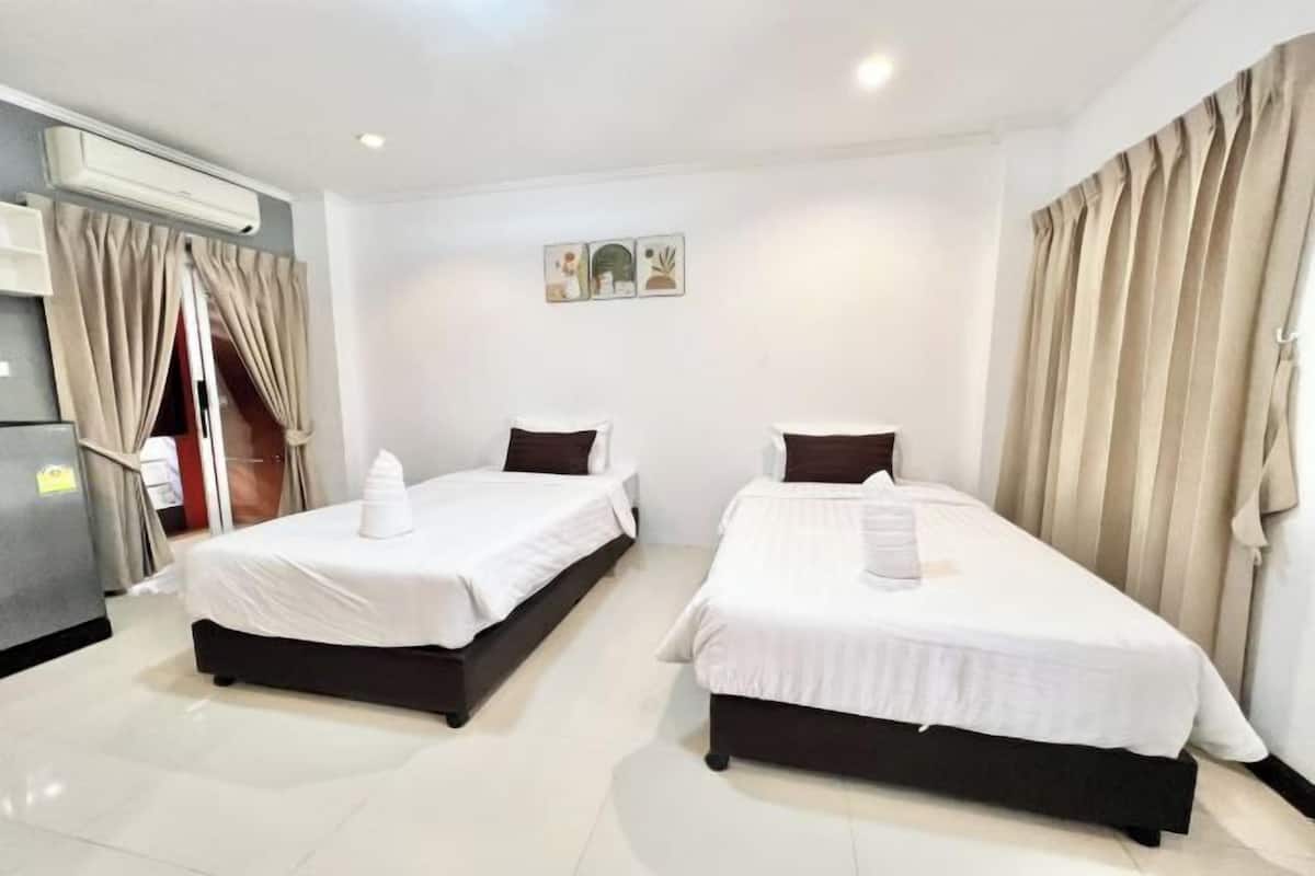 1 bedroom, desk, free WiFi, bed sheets
