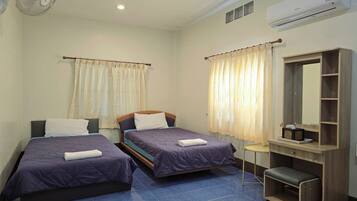 Superior Room, 4 Bedrooms | Desk, WiFi (free), bed sheets