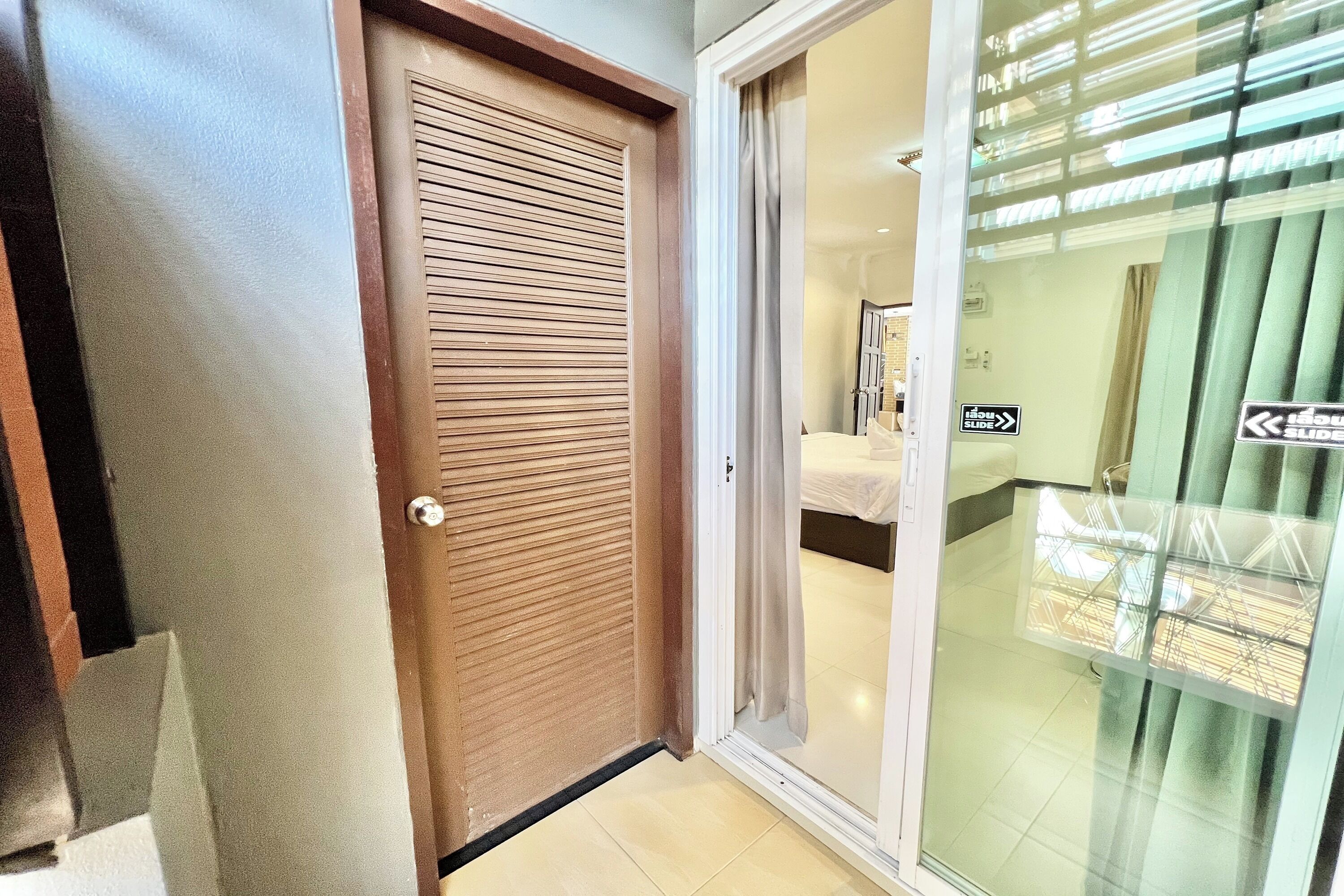 Deluxe Room, 1 King Bed | Desk, free WiFi, bed sheets