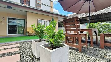 Habitación superior, 4 habitaciones | Terraza o patio