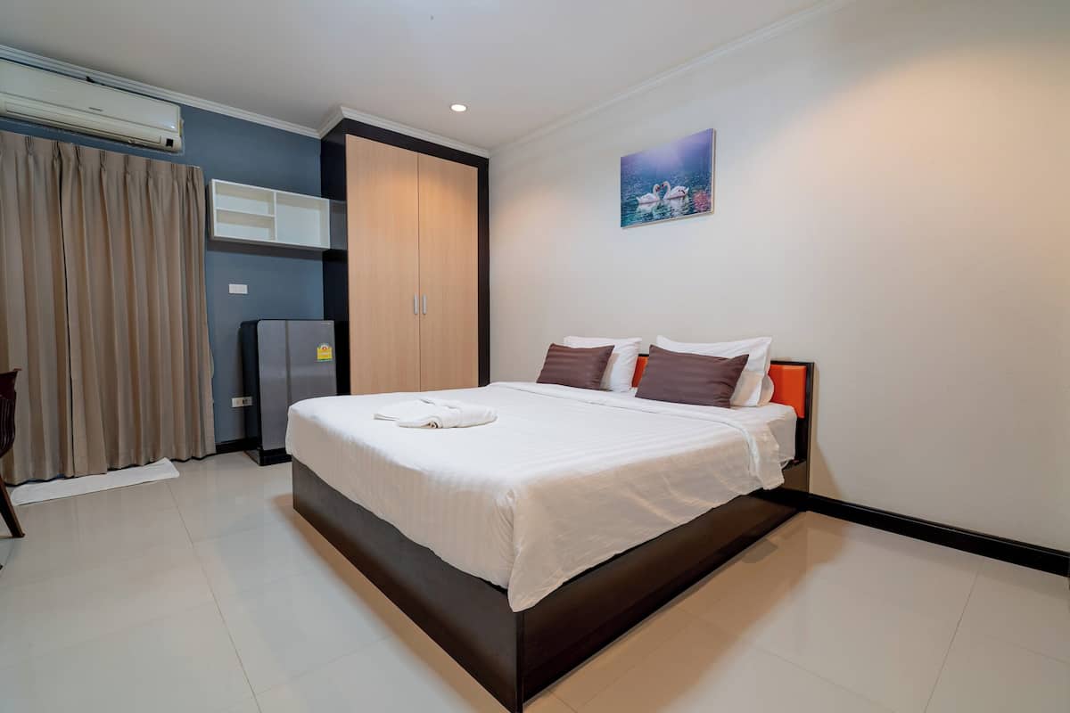 Habitación Deluxe, 1 cama King size | Escritorio, wifi gratis y ropa de cama