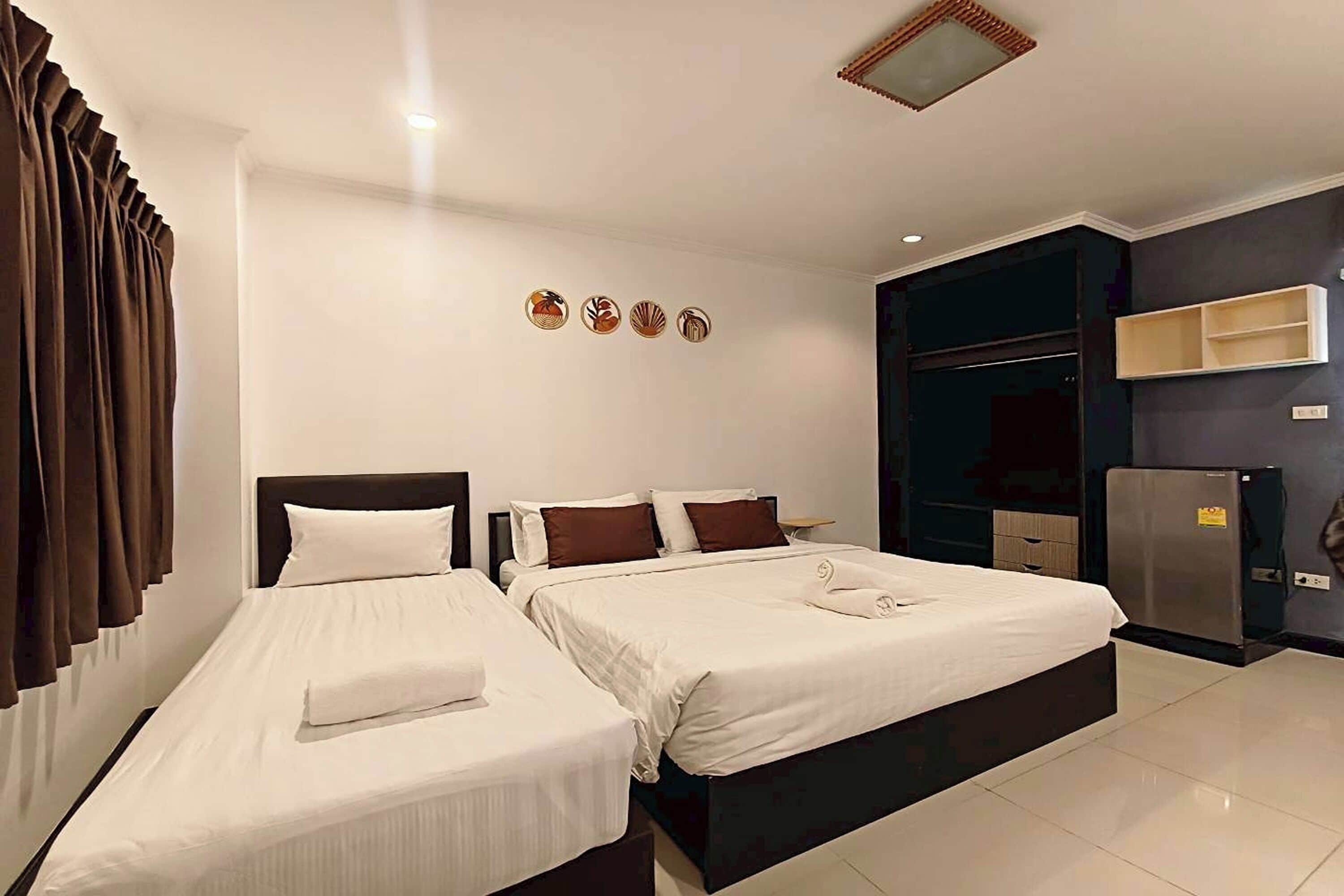 Escritorio, wifi gratis y ropa de cama 